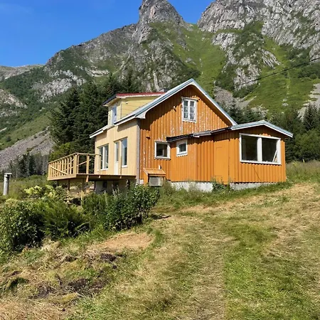 Skokkelvika Gard Tatil Evi